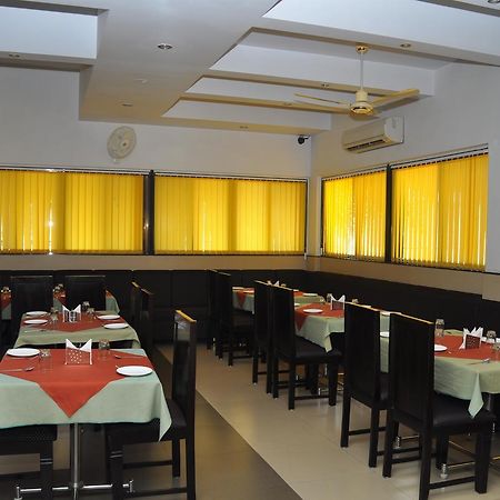Excellency Inn Нашик Екстериор снимка